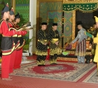 H.M.Harris - H.Zardewan Jalani Prosesi Penambalan dan Timbalan Gelar Adat.