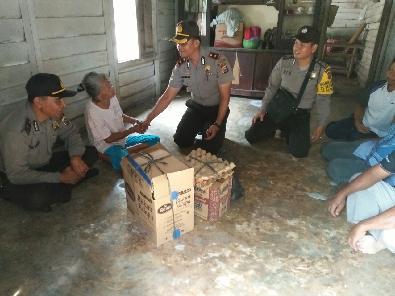 Giat Sosial Kemasyarakatan, Mapolsek Pangkalan Kuras Santuni Warga Miskin