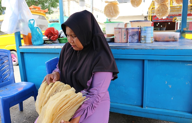 Pendapatan Pedagang Kerupuk Pekanbaru Meningkat