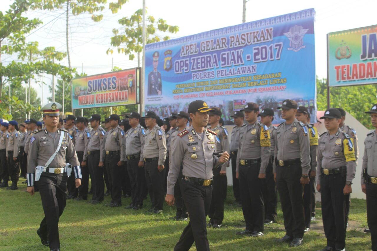 Polres Pelalawan Melaksanakan Apel Gelar Pasukan Ops Zebra Siak 2017.