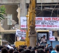 Rusuh !!! Basko Hotel dan Plaza Diruntuhkan, Ratusan Karyawan Coba Menghadang