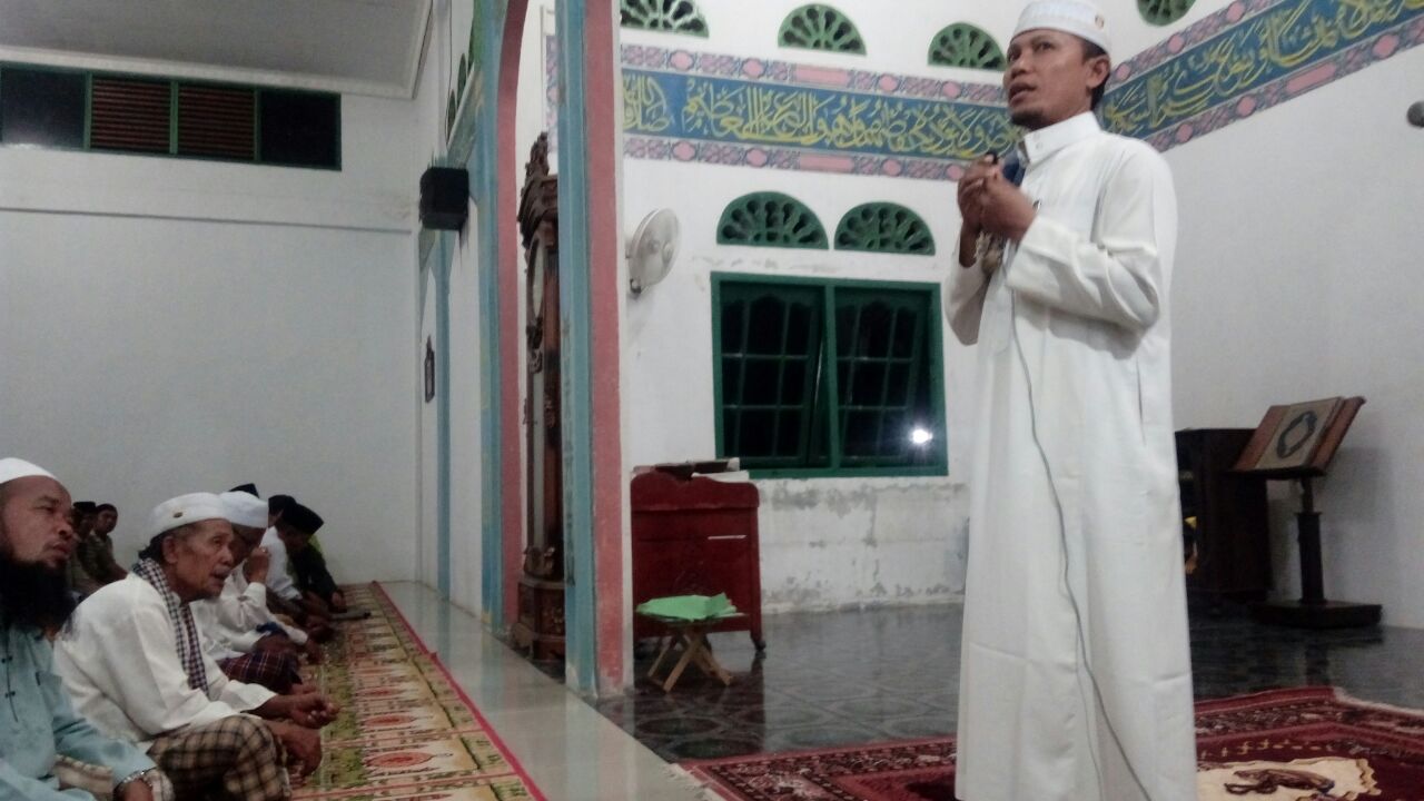 Masjid Raya Al Amilin Kuala Kampar gelar Sholat Khusuf, yang diikuti Upika Kecamatan Kepala KUA Kecamatan Kuala Kampar Sudur, S.Fil