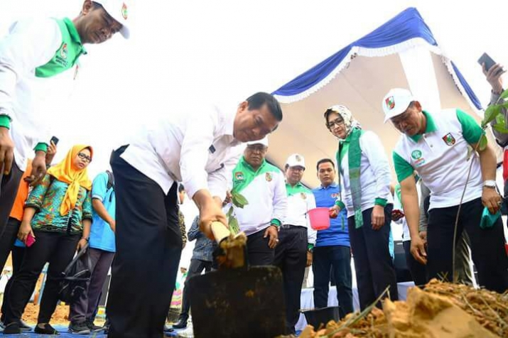 Wali Kota se Sumatera Tanam Pohon Khas Daerah di Perkantoran Tenayan