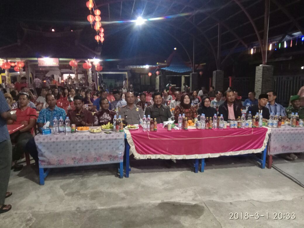 Hadiri Perayaan Cap Go Meh di Kuala Kampar, Wakil Ketua DPRD Kabupaten Pelalawan Supriyanto, SP tuturkan salam persatuan Wakil Ketua DPRD Kabupaten Pelalawan Supriyanto, SP di Dampingi oleh Camat Kuala Kampar Roby Ardelino STTP, M.IP, Kapolsek Kuala Kampar Boy Marudut Tua, KUA Kuala Kampar Sudur, S.Fil, Sekcam Kuala Kampar T. Edy Zaujar, S.Sos