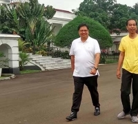 Olahraga Bersama, Presiden Joko Widodo dan Airlangga Hartarto Bicara Motor hingga Cawapres