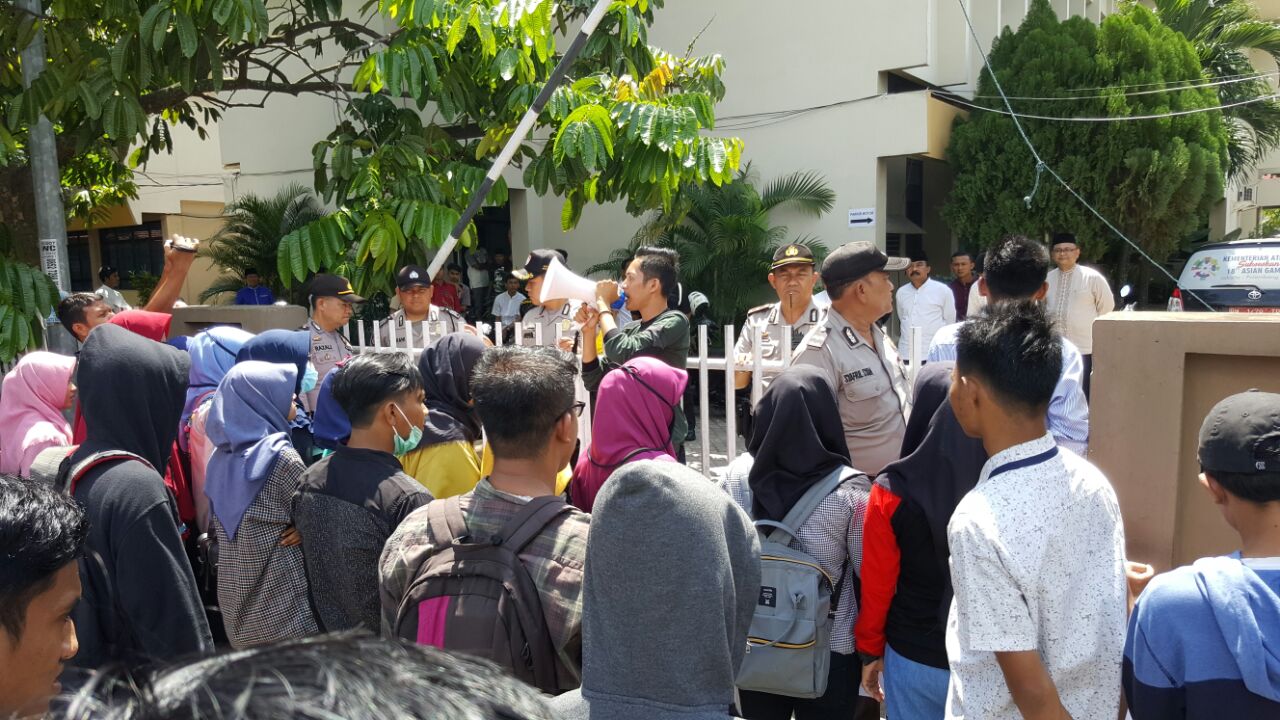 Diawali dengan keberadaan Tugu Batas Kelompok Hutan, hingga HGU PT TUM, GEMMPAR lakukan Unjuk Rasa ke BPN Provinsi Riau