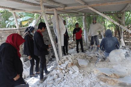 Kerajinan Warga Desa Sawo Berharap Laku Di Pasaran