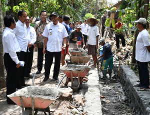 Kunjungan DIY, Presiden Jokowi Tinjau Pemanfaatan Dana Desa di Sleman