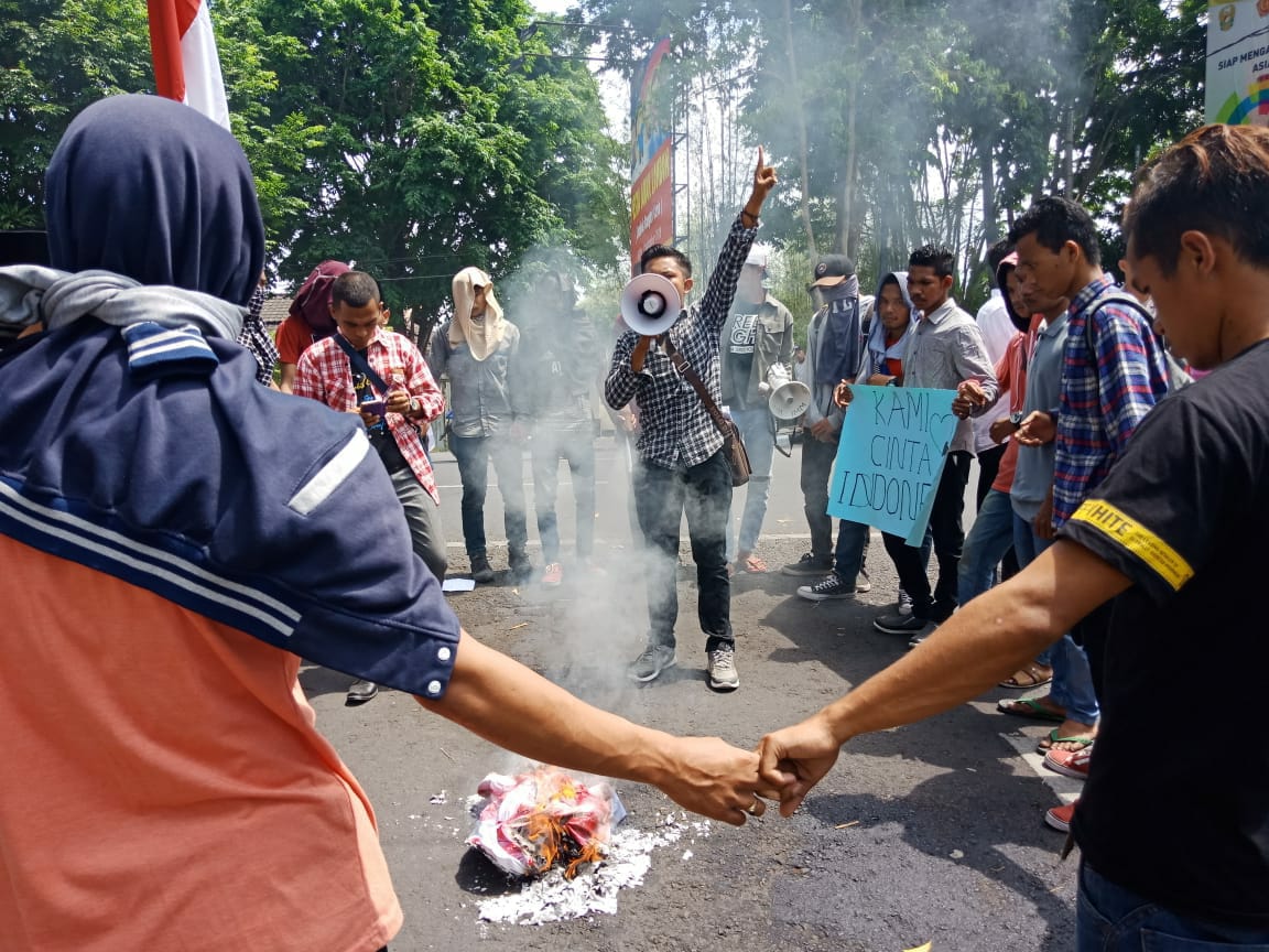Aksi Demontrasi Aliansi Mahasiswa NTB Kisruh !