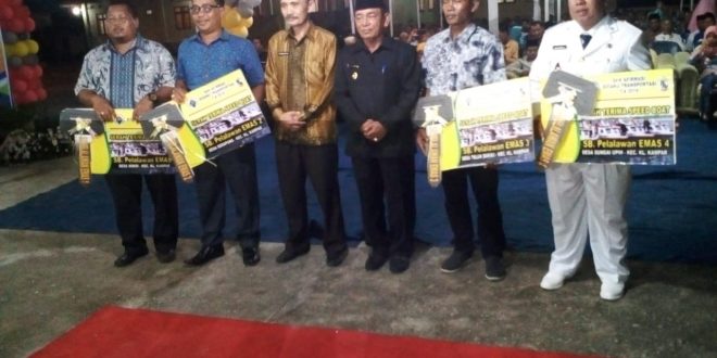 Bupati Pelalawan H.M Harris serahkan 4 Speedboat kepada 4 desa di Kuala Kampar