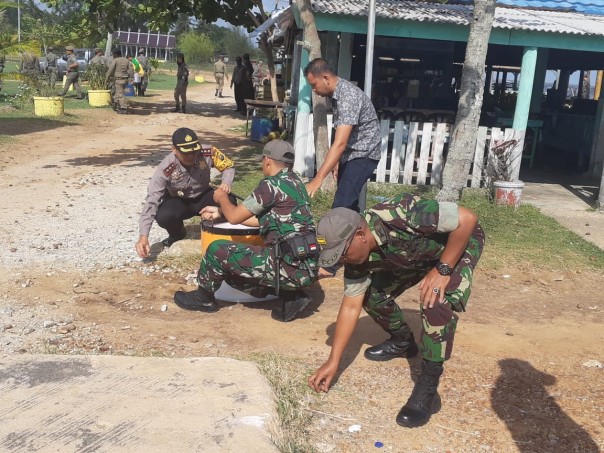 Aksi Pungut Sampah, Kapolres Bengkalis : Kita Bisa Bersahabat Dengan Sampah Jika Tau Memanfaatkanya