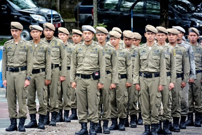 Satpol PP Jaktim Acuh Saat Bawaslu Meminta Untuk Menertibkan APK