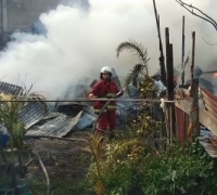 Gudang Penyewaan Tenda di Pekanbaru Ludes Terbakar