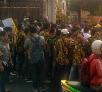 Massa AMPG Masih Bertahan di DPP Golkar, Polisi Tak Bisa Berbuat Banyak