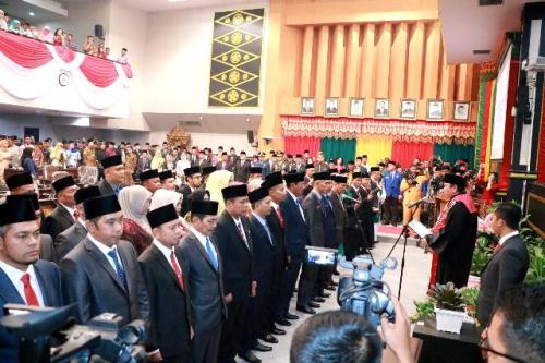 Ketua Pengadilan Negeri Pekanbaru resmi melantik 45 anggota DPRD Pekanbaru periode 2019-2024, Jumat (6/9) di ruang paripurna DPRD Pekanbaru.