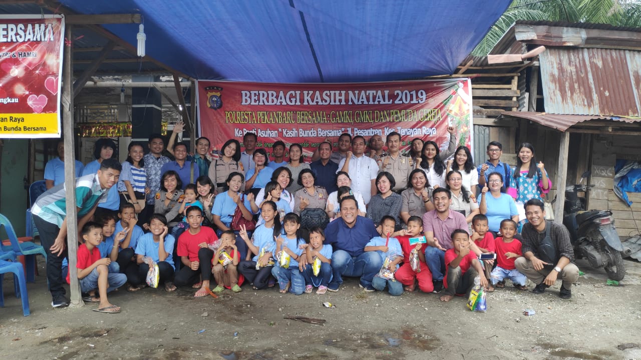 Sambut Natal, Polresta Pekanbaru Berbagi Kasih Natal ke Panti Asuhan Kasih Bunda Bersama