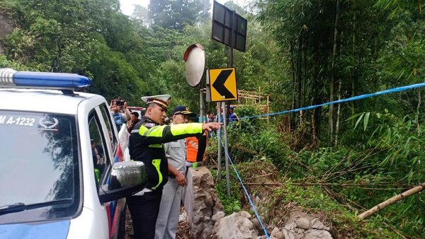 Bus Sriwijaya Terjun ke Jurang, Polisi: Diduga Karena Rem Blong