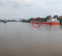 Diduga Tanki Kapal SPOB Wijaya Kusuma 2 Samarinda Bocor dan Cemari Aliran Sungai Siak