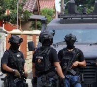 Densus 88 Tangkap Terduga Teroris di Pekanbaru Lalu Amankan Tiga Pucuk Senpi dan Ratusan Peluru di Kuansing