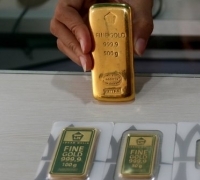 Usai Kemarin Turun Tajam, Harga Emas Hari ini Bertahan di Rp 767.000 per Gram