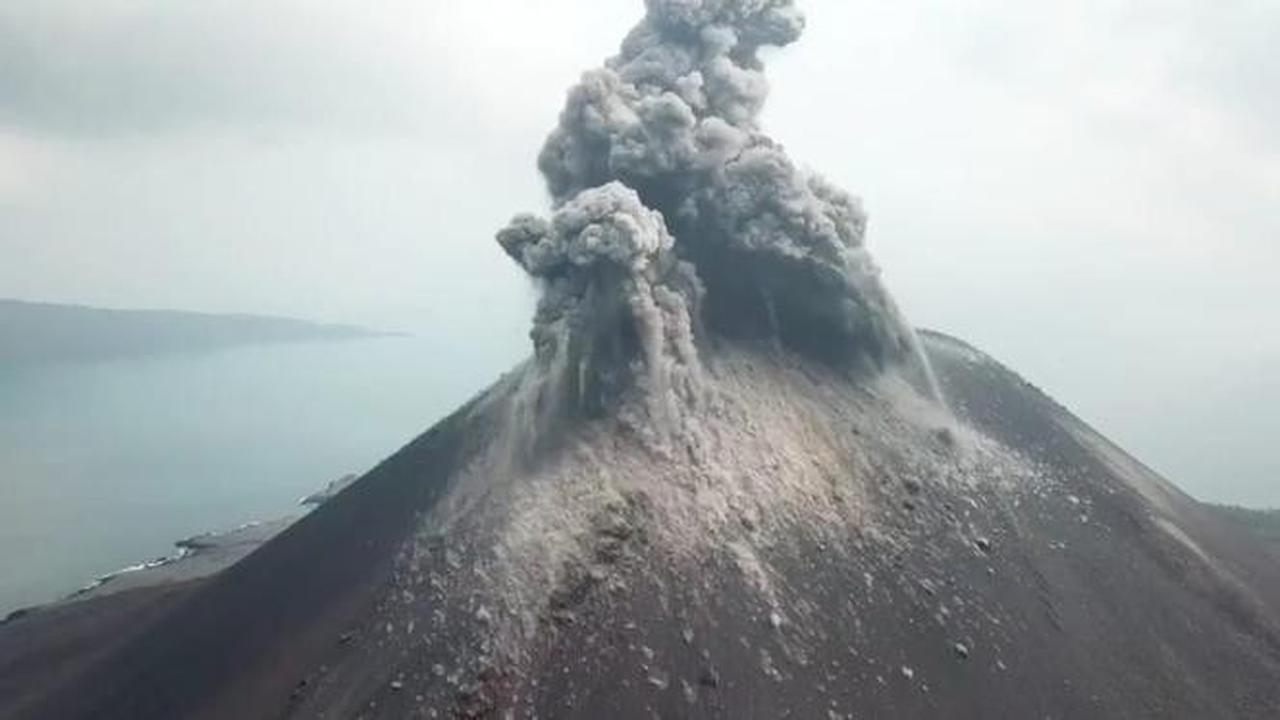 Gunung Anak Krakatau Erupsi Lagi, Ketinggian Abu Capai 1.000 Meter