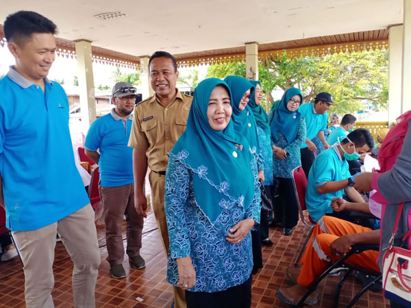Hj.Mainar Harris Hadiri Donor Darah EMP Bentu,100 Kantong Darah Terkumpul