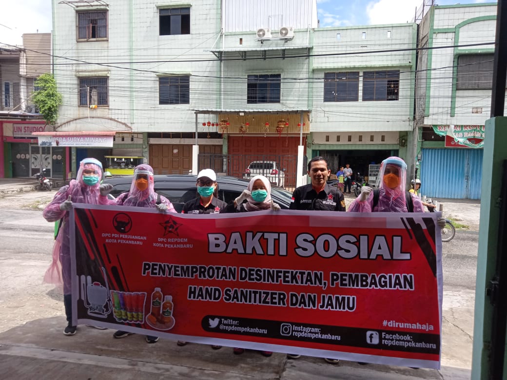 Lawan Virus Corona, Repdem Pekanbaru lakukan Penyemprotan Disinfektan secara Mandiri Repdem Kota Pekanbaru