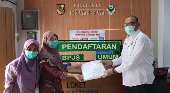 Anggota DPRD Fraksi Demokrat Pekanbaru Rogoh Kocek Pribadi Untuk Bantu Tenaga Medis