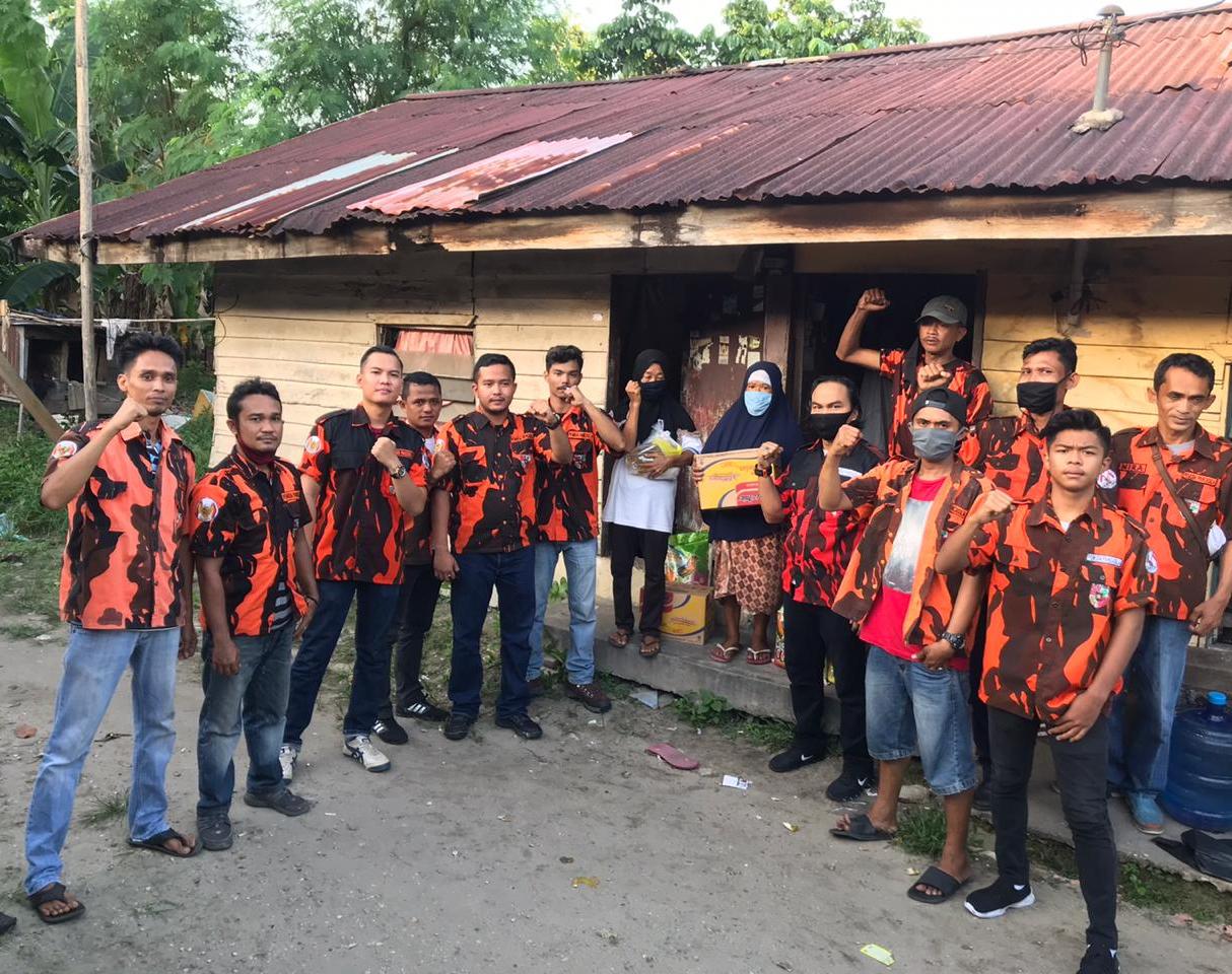 Sambut Idul Fitri, PAC Pemuda Pancasila kecamatan Sail kota Pekanbaru Bagikan Sembako