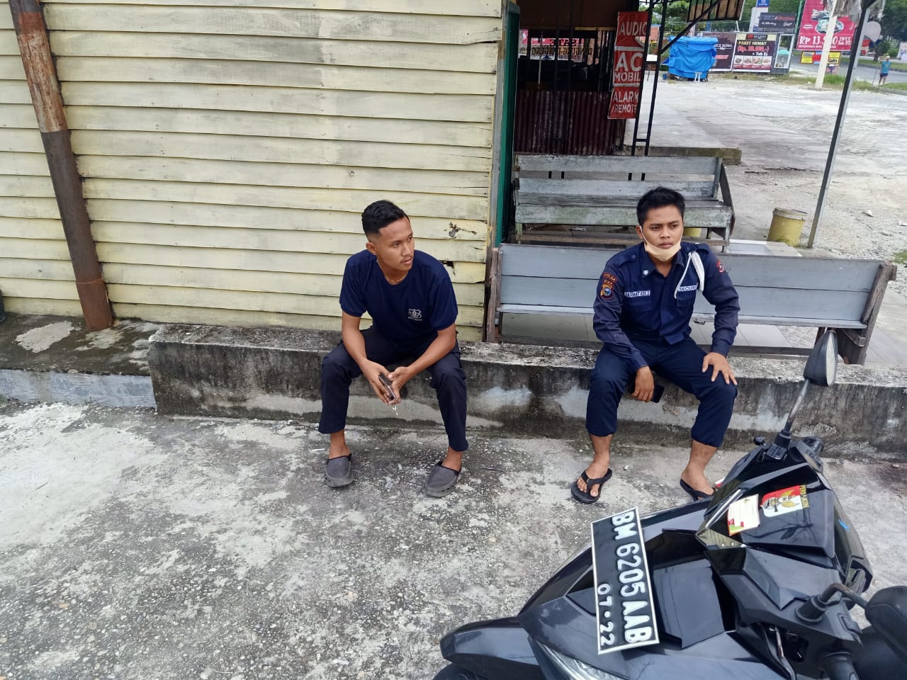 Waspada untuk warga Perumahan Arengka Indah Pekanbaru Riau , pagi ini motor security hampir digundul Maling