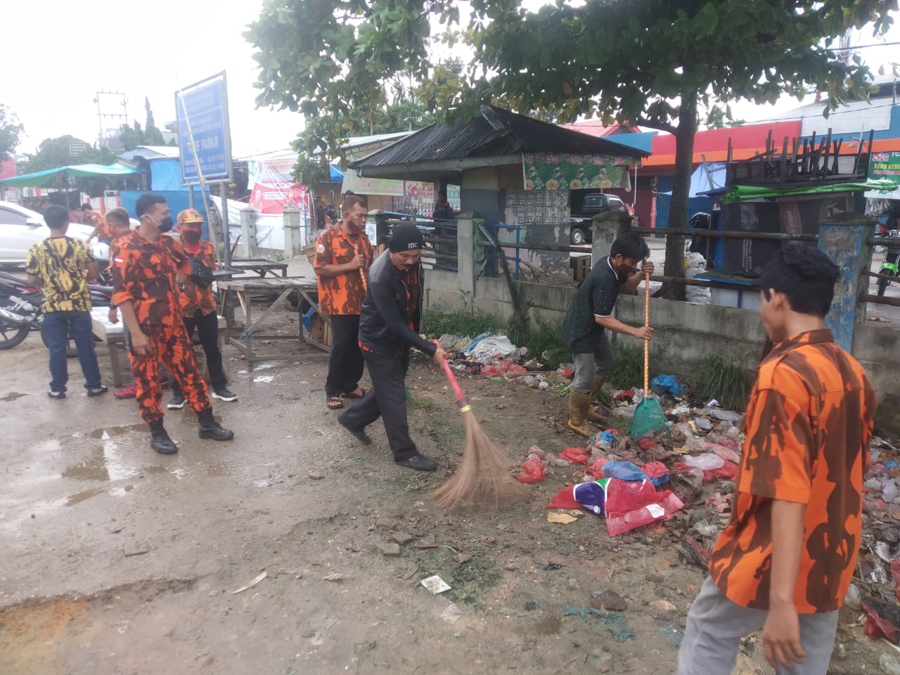 Pemuda Pancasila Marpoyan Damai Rangkul Polsek dan AMPG Goro di Pasar