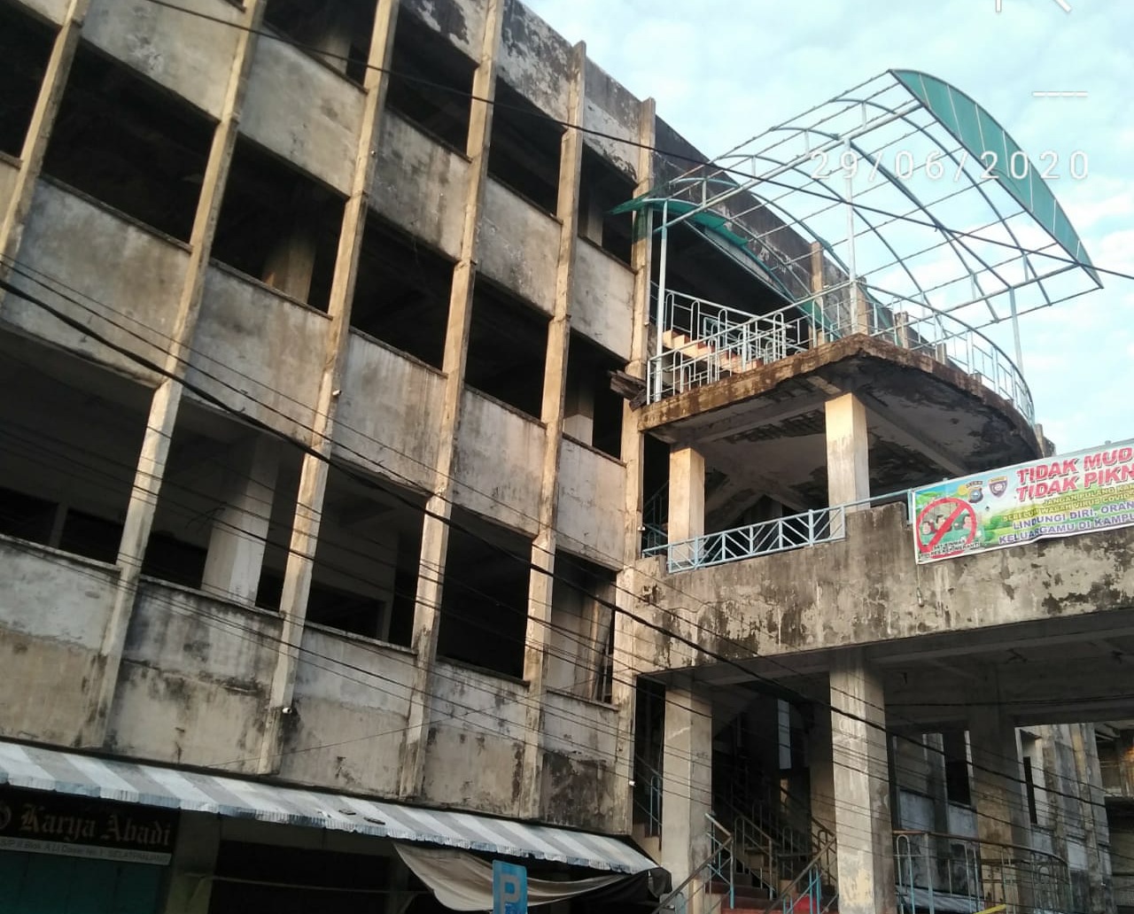 Gedung seperti Rumah Hantu, GNPK RI Soroti Plaza Senampangan Selat Panjang Kondisi Bangunan Plaza Senampangan