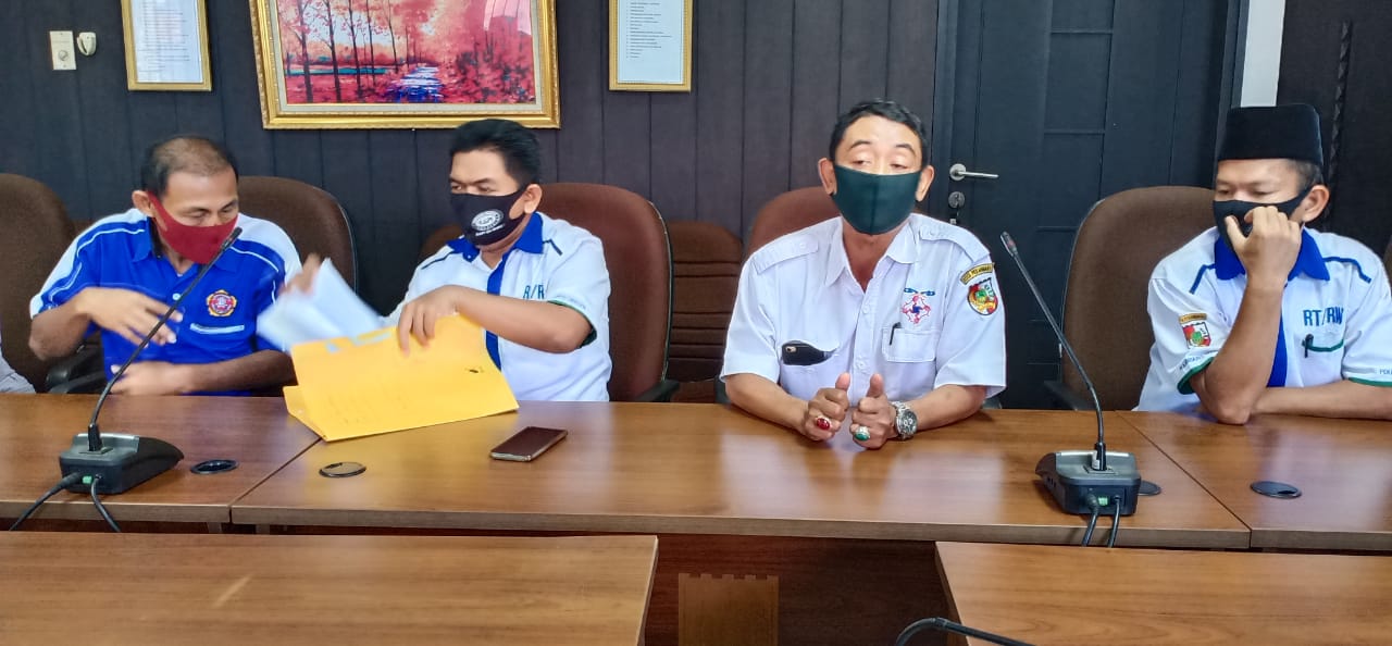 Lurah Daerahnya di Mutasi, Forum Komunikasi RT dan RW Sialang Munggu Datangi DPRD
