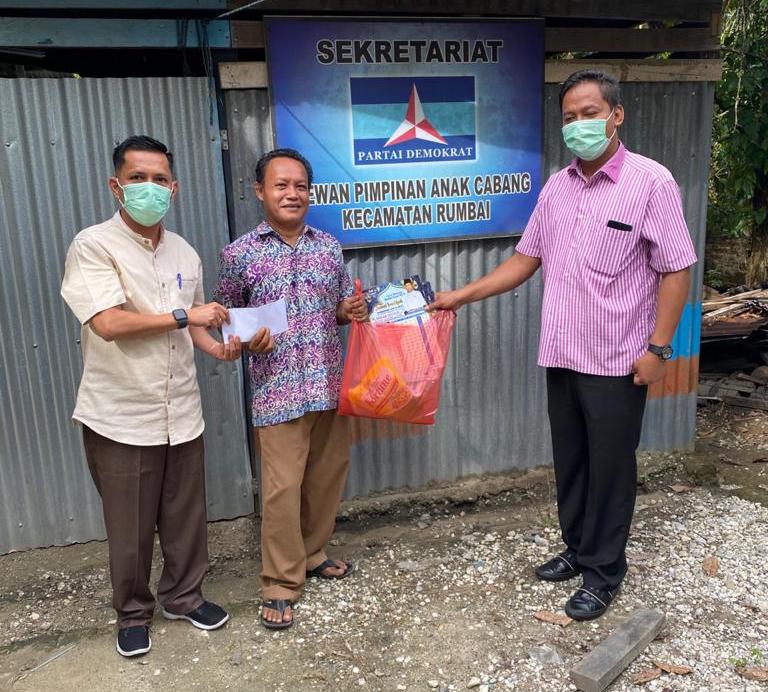 Azwendi Berbagi Kembali Santuni Keluarga dan Ketua-Ketua Ranting Demokrat Terdampak Covid-19