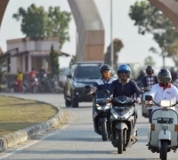 Gubri keliling Pekanbaru naik skuter tua ajak warga bermasker