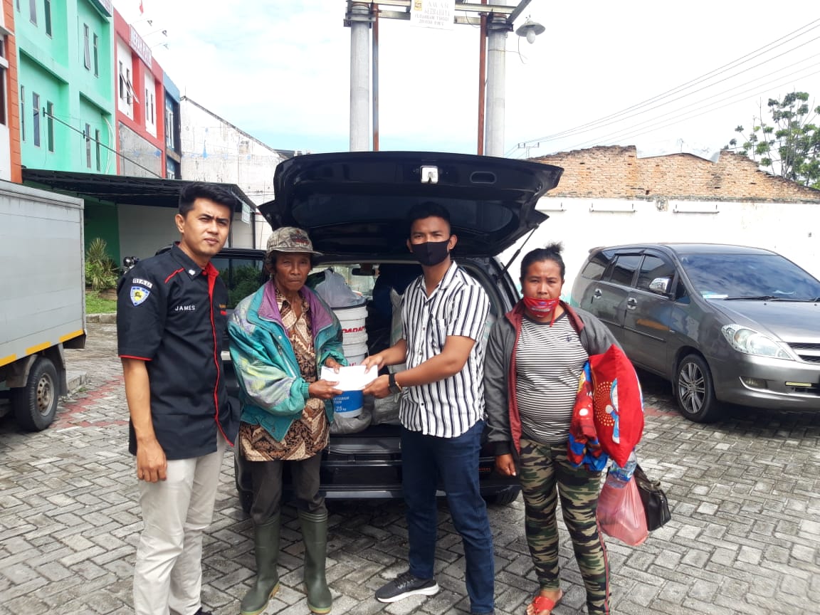 NasDem Milenial Riau Bantu Pulangkan Pak Misnan dan Isteri Ke Batam