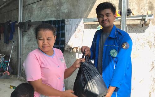 Gelar Bakti Sosial, BEM UIR salurkan sembako kepada masyarakat yang terdampak Covid-19