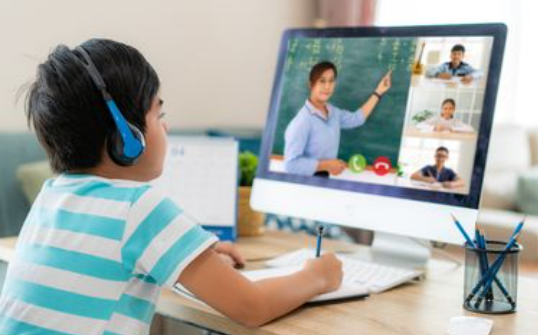 Mau Kuota Internet Gratis dari Kemendikbud? Begini Caranya Ilustrasi belajar daring (SHUTTERSTOCK/Travelpixs via Kompas.com))