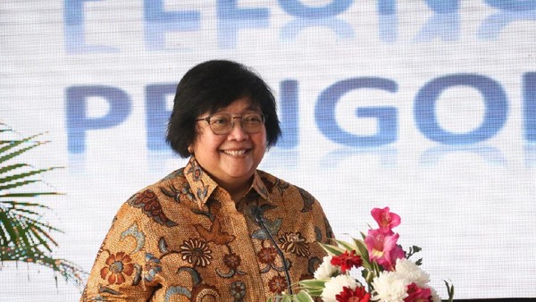 Ketika Menteri LHK Turun Tangan Urus Sampah Bau di Pekanbaru Foto: Menteri LHK Siti Nurbaya (Dok. KLHK/detik.com)