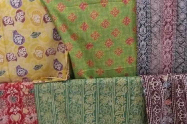 Batik Riau dengan khas corak flora khas daerah setempat (Kompas.com/Silvita Agmasari)