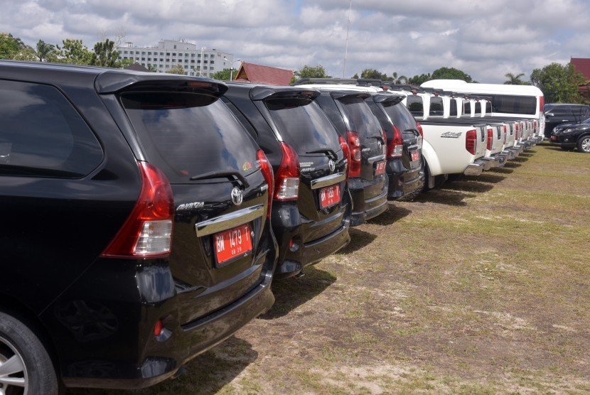 Seluruh PNS Riau Diperintah Kumpulkan Mobil Dinas, Pemprov: Kebijakan Larangan Mudik Ilustrasi Mobil Dinas (Republika)