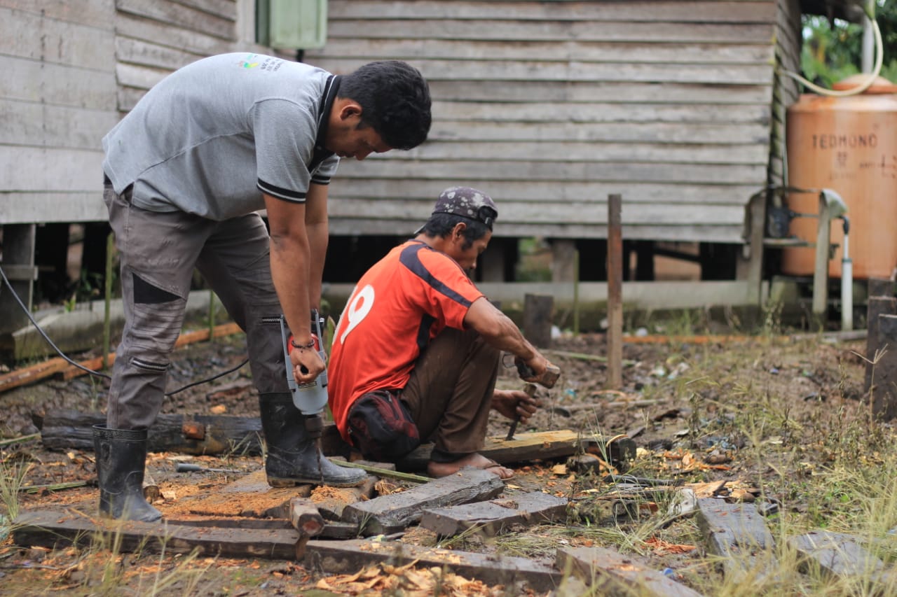 KUPS Lojo’ Kleppaa Bangun Rumah Produksi Produk Kerajinan Limbah Pelepah Pinang Secara Swadaya