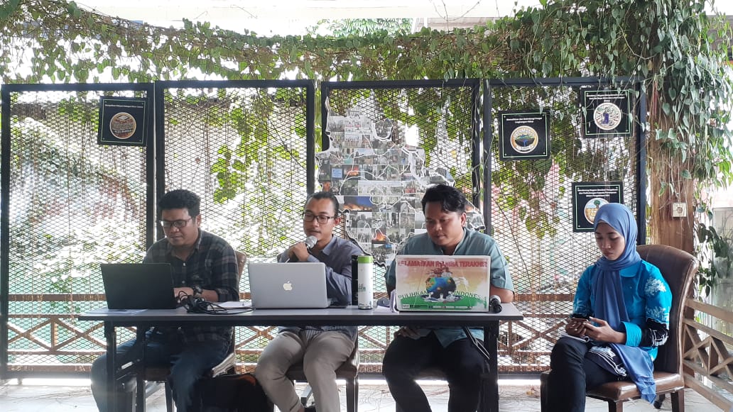 Walhi sebut PT WSSI bertele-tele lakukan redistribusi TORA di kabupaten Siak Walhi Riau ketika menyampaikan konferensi pers laporan investigasi IUP PT. WSSI