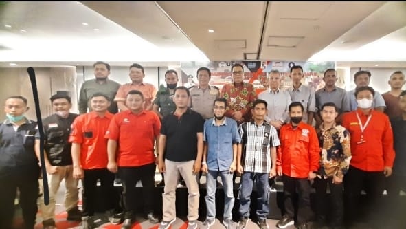 Foto Bersama Kepala Pelaksana Badan Penanggulangan Bencana Daerah Kabupaten Pelalawan Musa. S.Pd dan Peserta Trainer  Fire Risk System 
