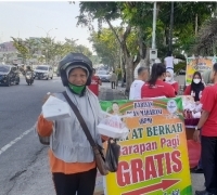 Jum'at Berkah, Barisan Puan Maharani Riau Bagikan Sarapan Gratis ke Masyarakat Pekanbaru