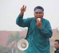 Tersebab Penyalai Menunggoemoe Di Tanah Luka 