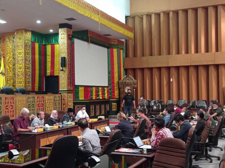 Komisi II DPRD Pekanbaru Rapat dengan Pengelola STC dan Pedagang Bahas Kenaikan Tarif Service Charge
