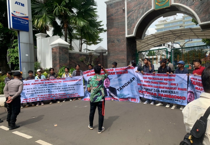 Foto Dok. Istimewa PERMARINDRA ketika menggelar aksi unjuk rasa di depan Kantor Kejagung RI 