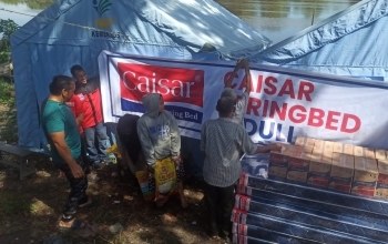 Pabrik Caisar Spring Bed Pekanbaru Bantu Kasur dan Sembako pada Korban Kebakaran Kampung Baru