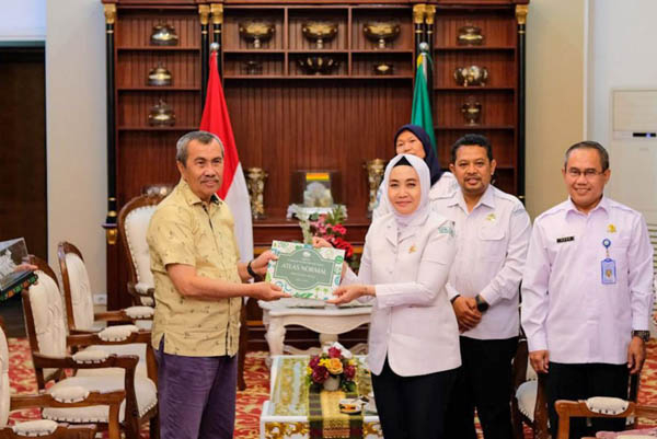 Syamsuar: Dashboard Lancang Kuning Bantu Penanganan Karhutla di Riau Gubernur Syamsuar menjelaskan bahwa aplikasi ini sangat membantu dalam upaya penanganan Karhutla.